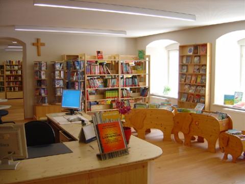 Innenansicht Bücherei Hofkirchen/Mkr.